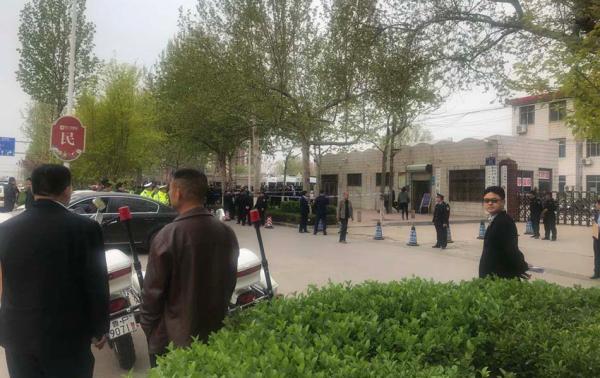 与虎谋皮 第9页