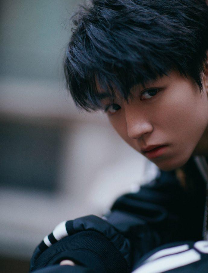 王俊凯最新写真照片曝光,时尚魅力尽显风采