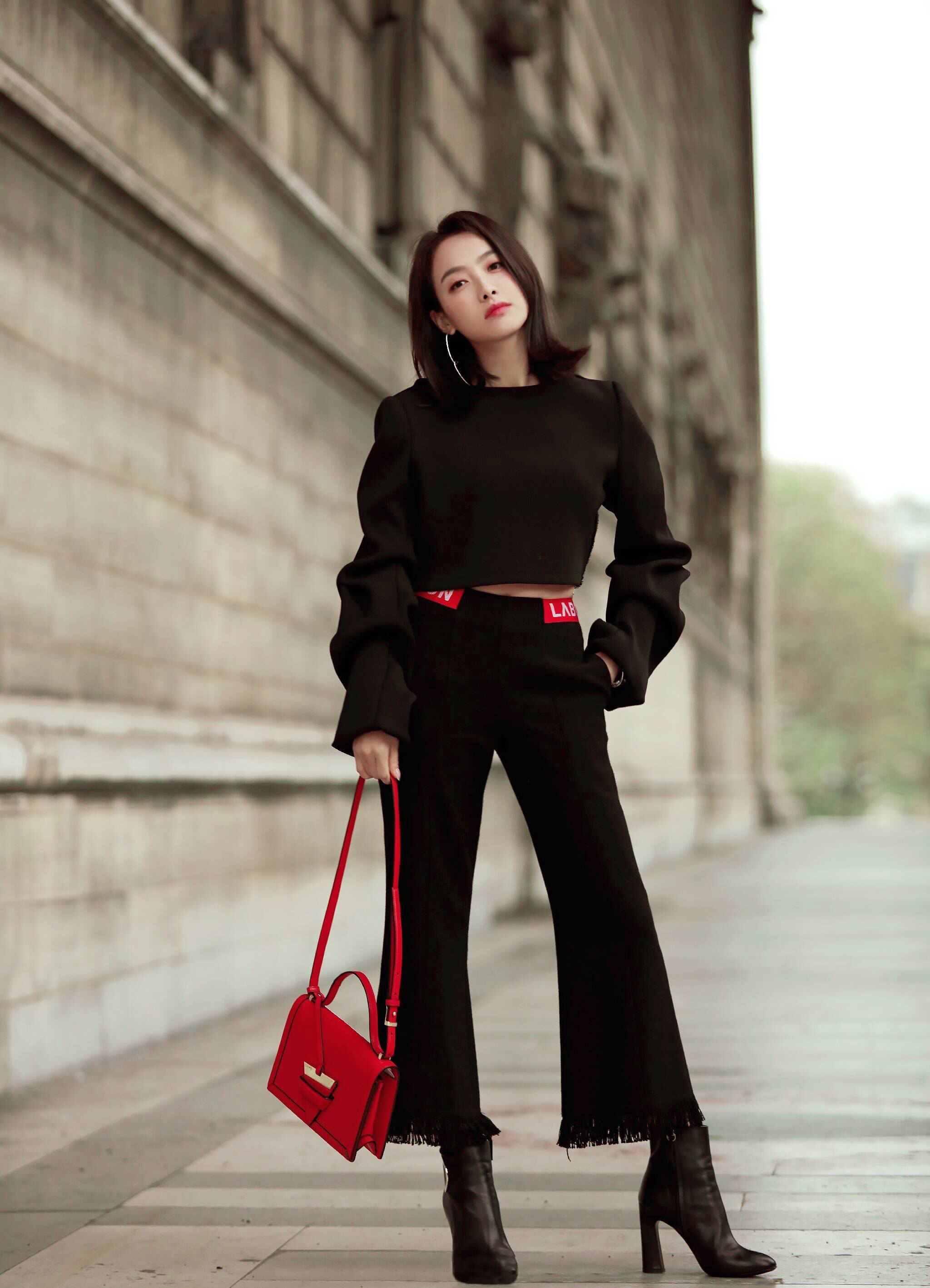 宋茜最新街拍亮相,时尚潮流引领风尚的视频记录