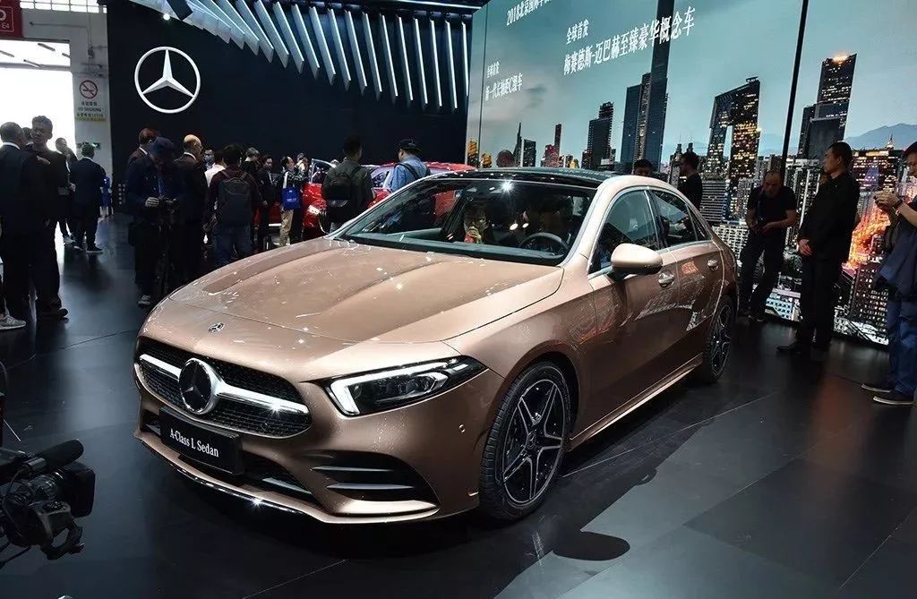 奔驰最新款车型揭秘,全新车型介绍及特点概述