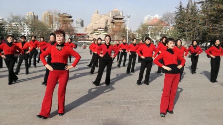 最新广场水兵舞,最新广场水兵舞,舞动时代的印记