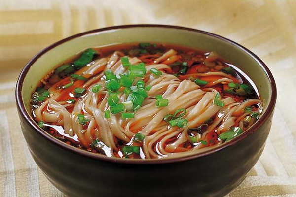 最新面条吃法,家的味道与友情的温暖