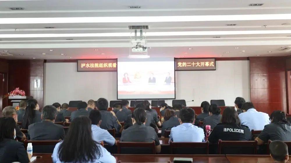 品牌直播服装,时代背景下的直播风潮与时尚影响力