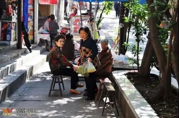 热心大妈调解视频最新,小巷深处的特色小店探秘