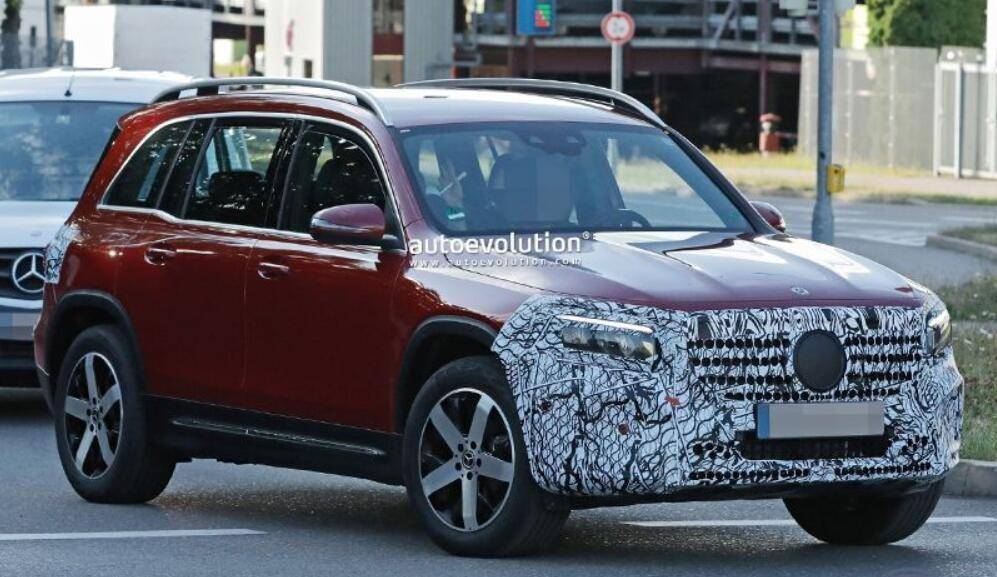 奔驰GLB最新谍照,一窥未来豪华SUV的精致细节