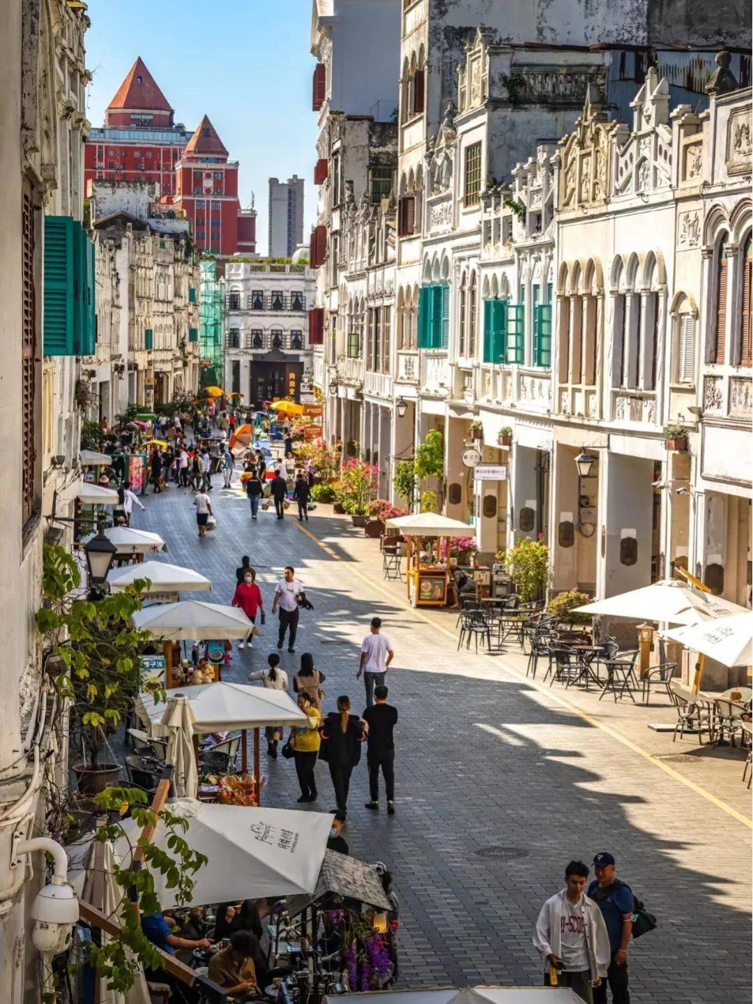 海南老城镇的新篇章,温馨的日常与友情的纽带