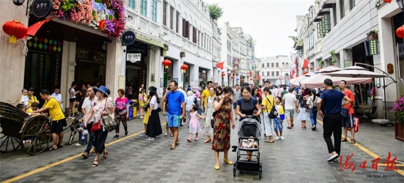 海南老城镇的新篇章,温馨的日常与友情的纽带