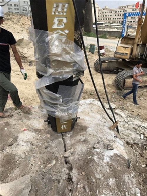 最新岩石劈裂机视频震撼来袭,一睹科技力量!