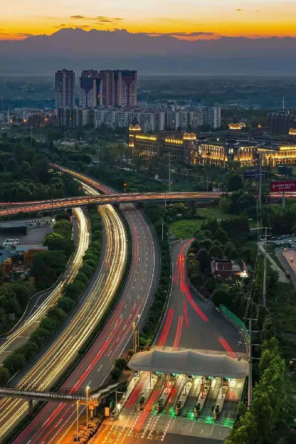 温江公平镇的崭新篇章,日常趣事与温情纽带