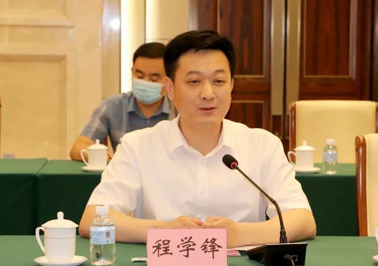 钢城的新篇章,温馨家园的崛起