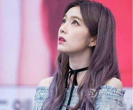 唐嫣最新头发颜色,小巷深处的色彩秘密