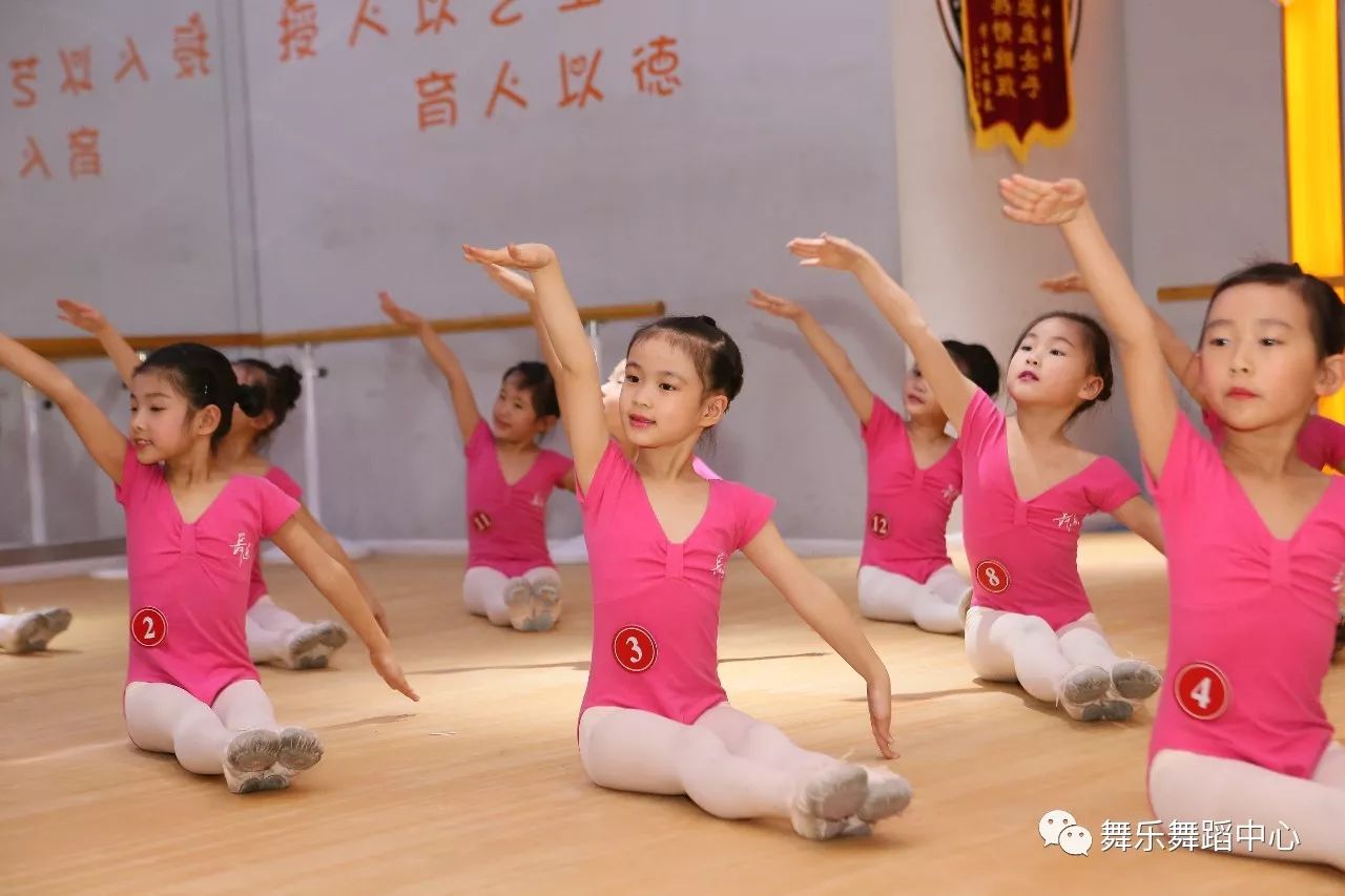 关于最新小班幼儿舞蹈的探讨与思考