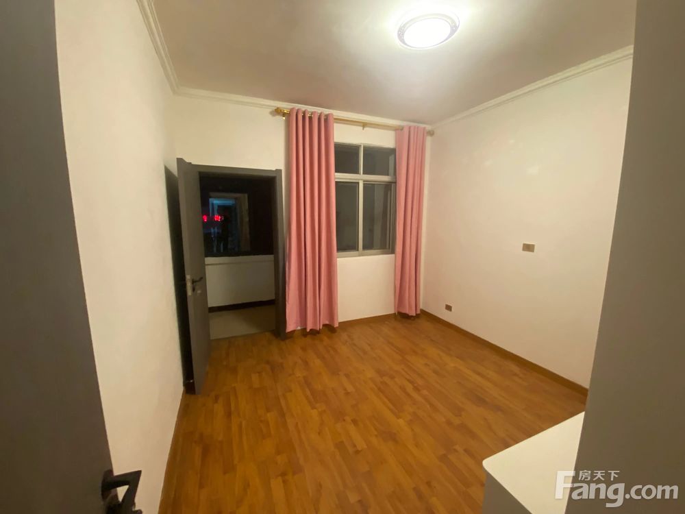 宜城二手房的日常故事,家的温馨与友情的纽带