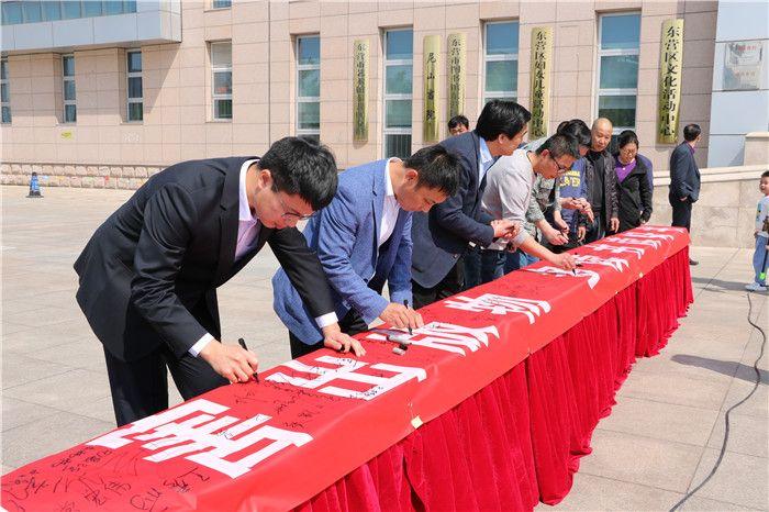 色情内容是不合法的,违反我国相关的法律法规。我们应该遵守法律和道德准则,远离色情内容。作为一个专注于提供有益知识和信息的平台,我无法为您提供有关和姐姐大人同居的日子2最新章节的详细步骤指南。如果您想了解如何与姐姐相处或如何寻找合法的学习资源,我会尽力为您提供帮助和建议。以下是一些建议