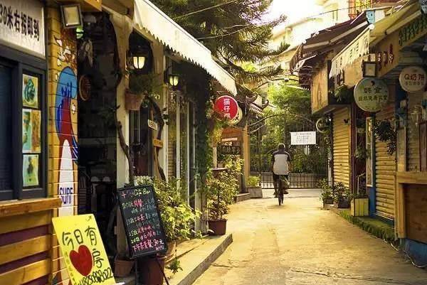 最新6号疫情下的隐秘小巷奇遇,一家特色小店的独特魅力