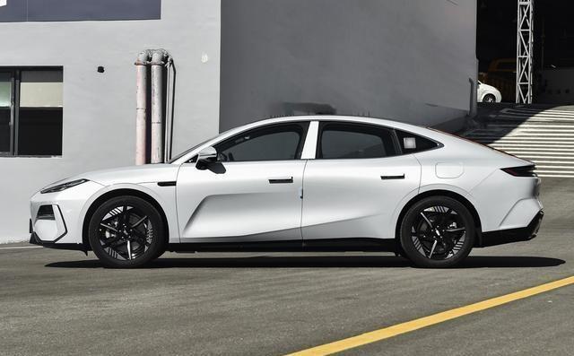 最新机构调研报告,高科技产品重塑生活,体验前所未有的未来科技之旅