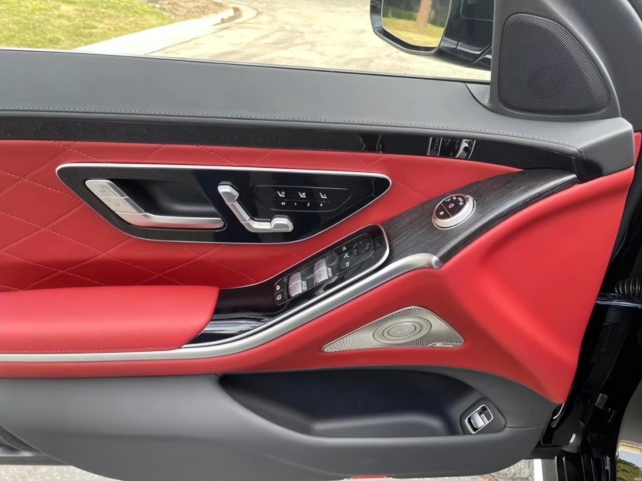 最新轿车,科技与设计的融合