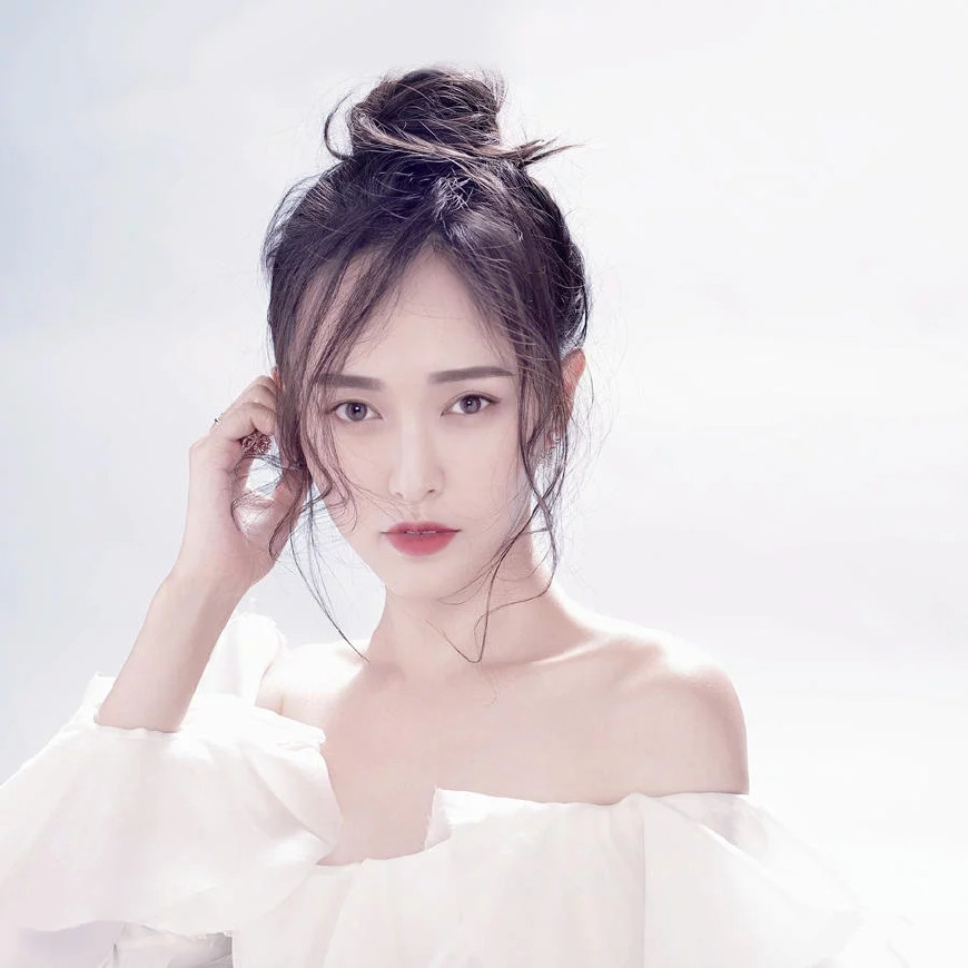 演员唐嫣个人资料,揭秘星光背后的故事与隐藏的小巷奇缘