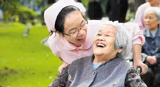 最新老人介护相关资讯,如何为老年人提供全面细致的介护服务