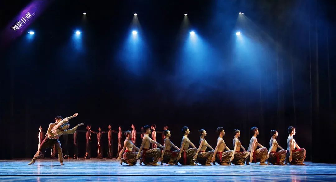 广场最新舞蹈风采,巷弄深处的舞蹈魅力与一家特色小店的奇遇