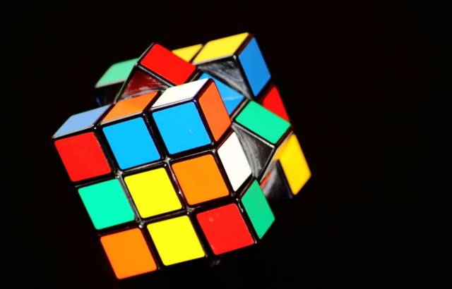 魔方比赛视频2016,小巷深处的魔方魅力揭秘