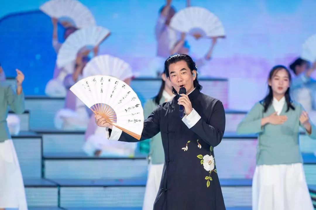 演员六一,从舞台到人生,变化中的自信与成就感