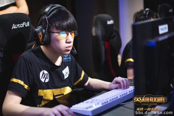 EDG轮番杀稳健棍的比赛,变化、自信与成就感的胜利之旅