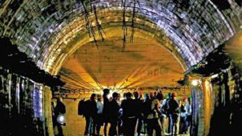 最新机耕船,小巷深处的神秘宝藏,探索一家特色小店