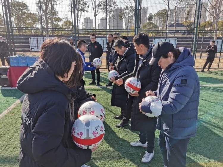 最新QQ签名精选,爱的纽带与温馨的日常