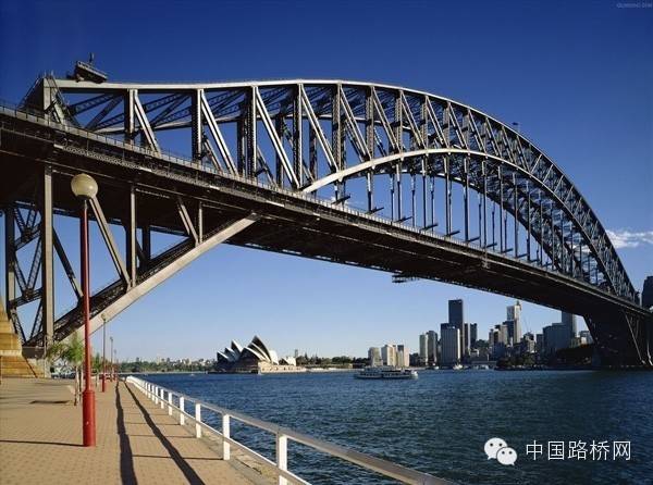 钢构上市,家的温馨与友情的桥梁