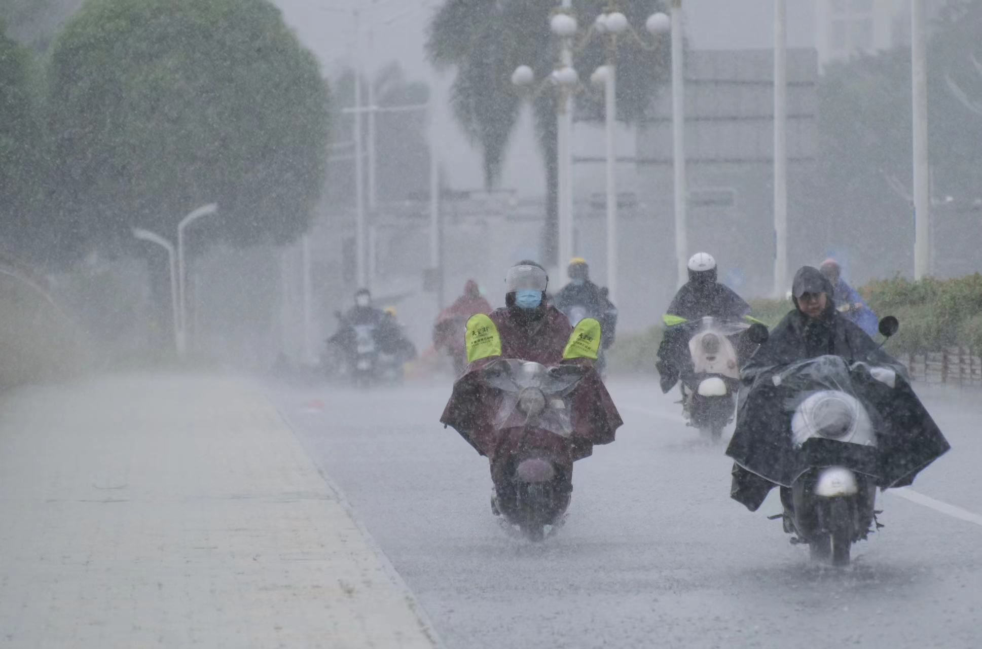 台风最新消息广西——小城的台风奇遇记