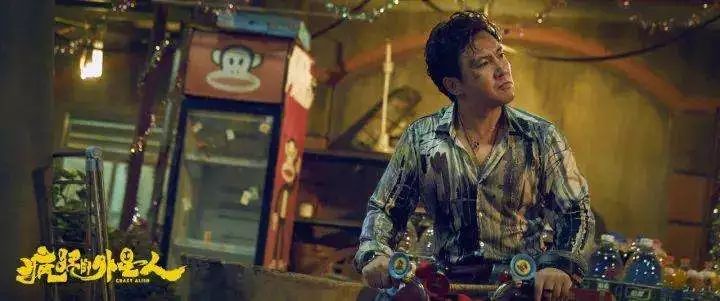 警中警演员,小巷中的秘密剧场