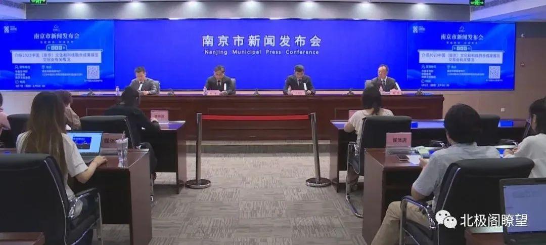 重磅推出演员伍强力荐的高科技新品——科技之光,照亮您的智能生活!