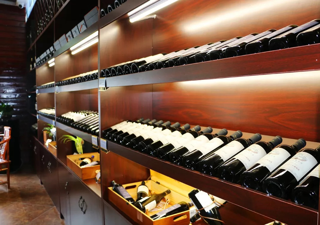 酒柜新款上市,小巷中的藏酒秘境等你来探秘!