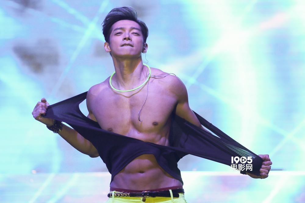 男明星露内裤,变化、自信与成就感的励志之旅