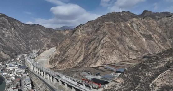 成兰铁路最新动态,一路奋进,成就梦想之路