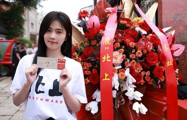 岛国女演员,从荧屏到心灵,演绎自信与成长的励志故事