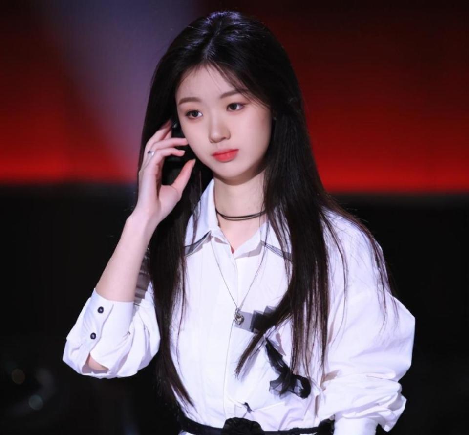 歌唱演员罗菲,歌坛璀璨之星