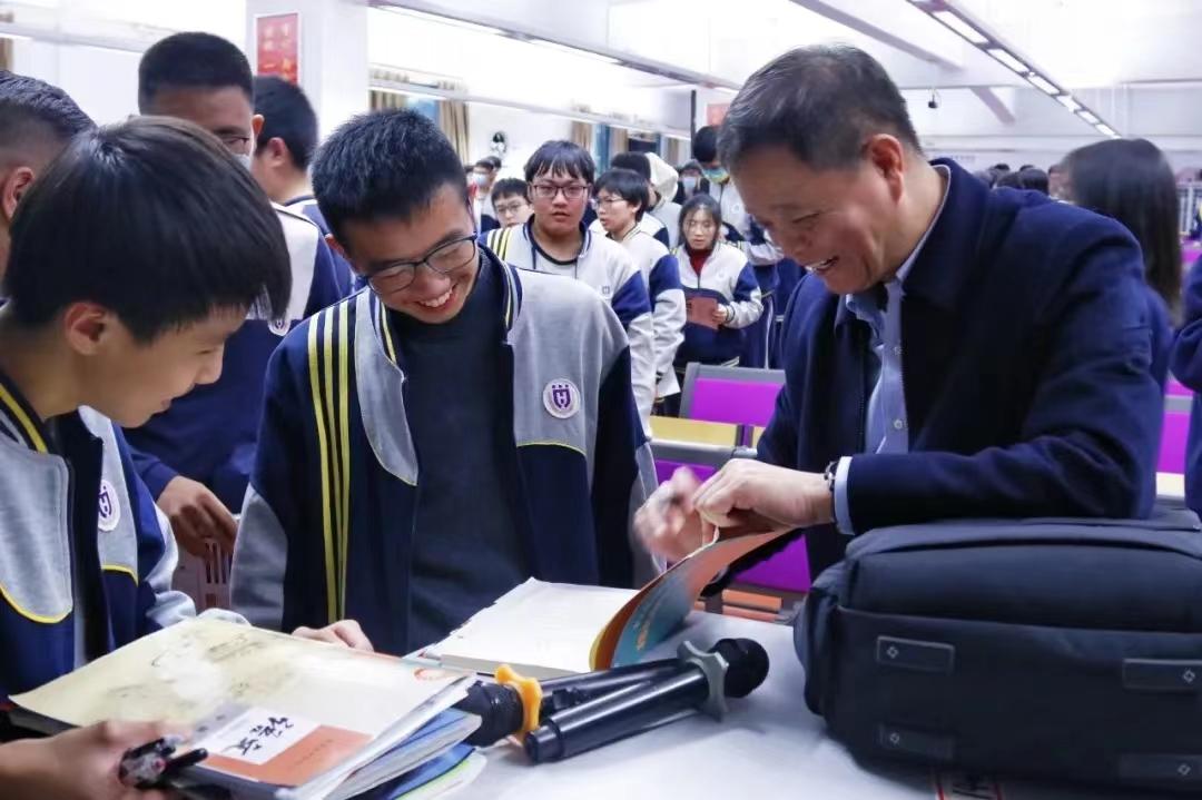 科技比赛,引领未来的高科技产品介绍