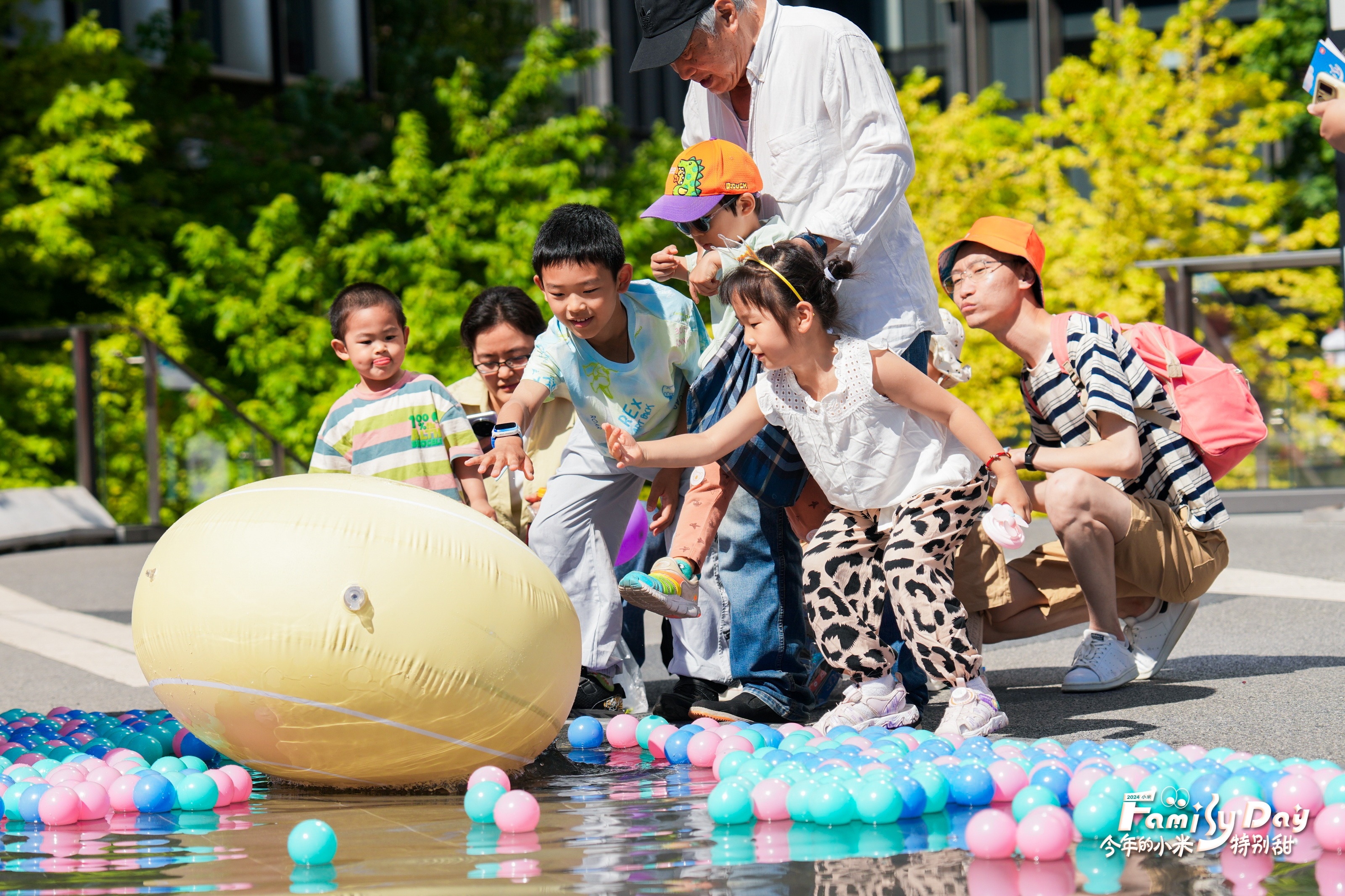 东珠景观上市了,这是一个让所有人都欢欣鼓舞的消息。在这个美好的日子里,我们的主人公小明和他的朋友们也有一段温馨有趣的故事要分享。