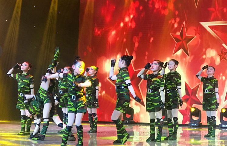 最新女兵舞蹈集锦,热血与柔美的完美融合