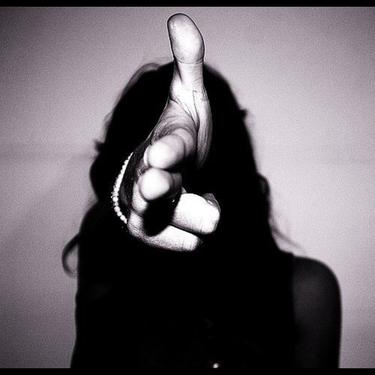 最新竖中指,一场寻找内心平静的旅行