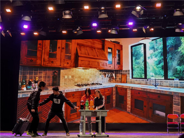 最新型网吧,学习变化,自信成就梦想的舞台